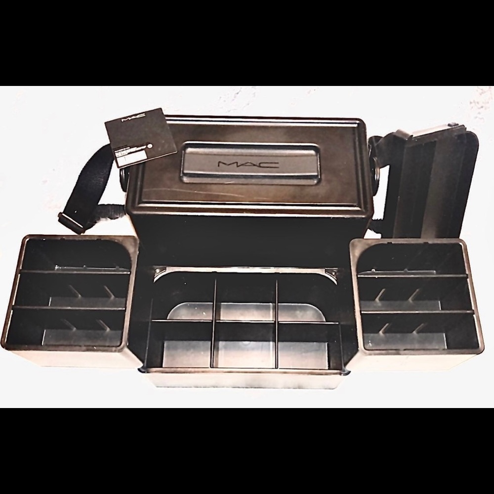 Mac cosmetics carry all case. Discontinued